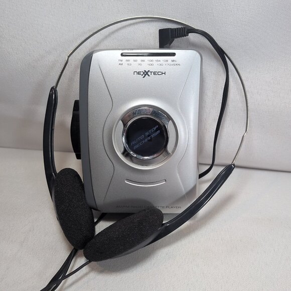 Nexxtech AM/FM Radio Cassette Player 14904949 Portable Headphones Silver TESTED - Picture 1 of 16